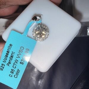 925 Moissanite
Pendant
0.95 CTW VVSD
Color
$304.99